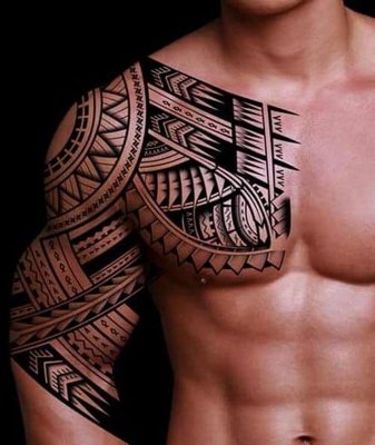 Tatouage maori, polynésien du coté du torse, de l'épaule et du haut du bras